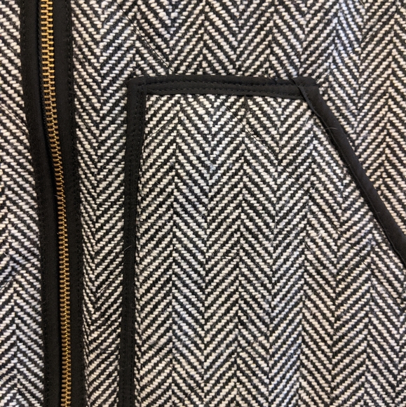 Herringbone Women's Quilted Vest - Picture 3 of 4